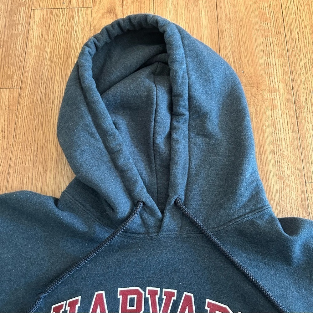 Harvard University Veritas Red Crest Pullover Hoodie - Picture 3 of 6